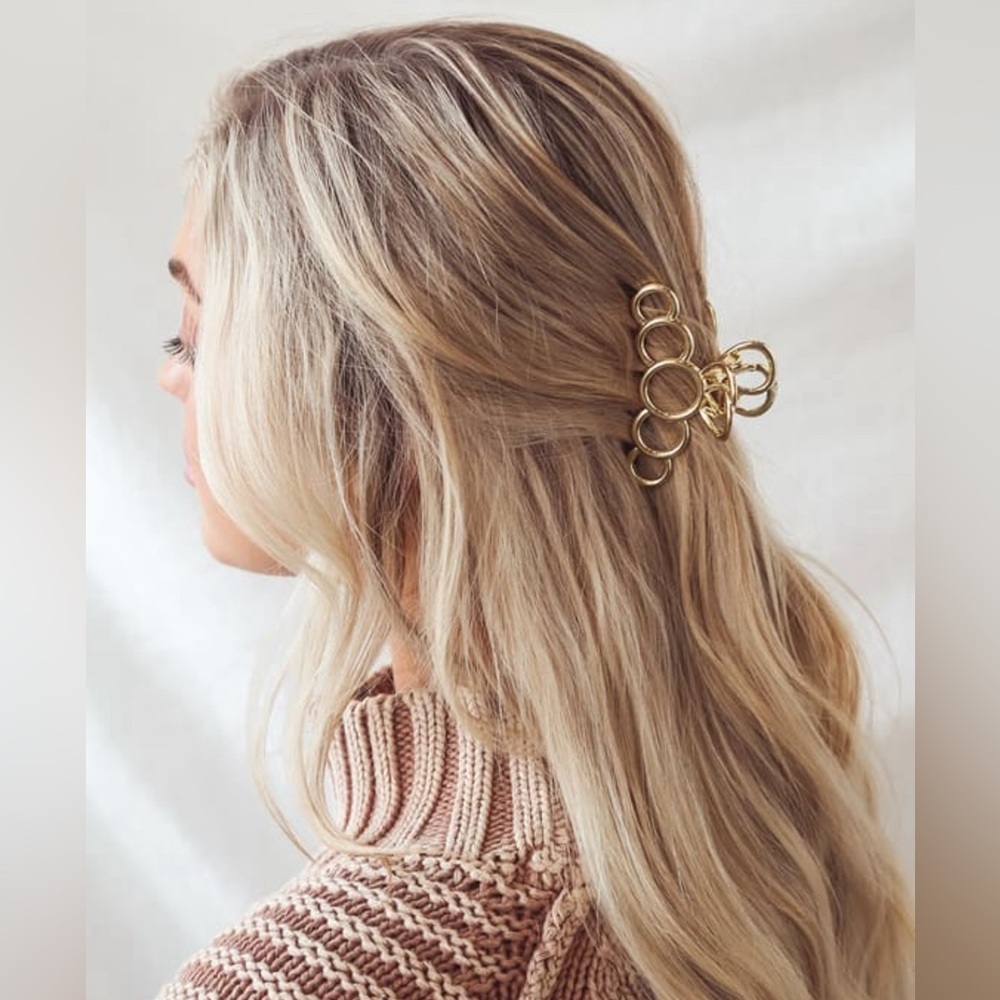 Loop You In Gold Circle Hair Clip